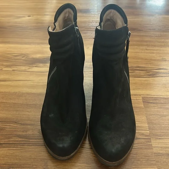 Gorgeous pair wedge black booties biala brand leather upper size 7 comfortable - Picture 4 of 10